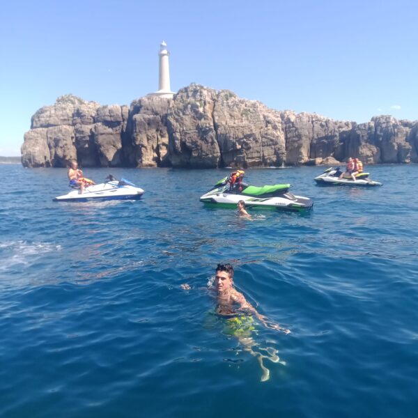 Motos de agua en Santander con baño en alta mar