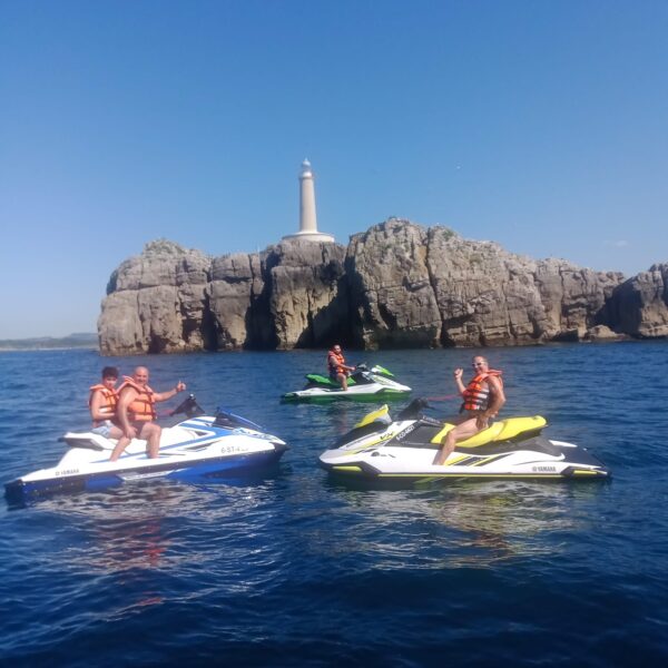 rutas en jet ski por las costas de Santander